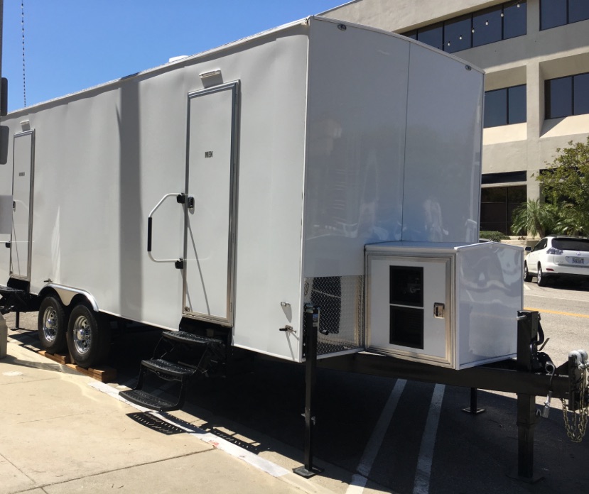 6 Unit exterior men's and women's side